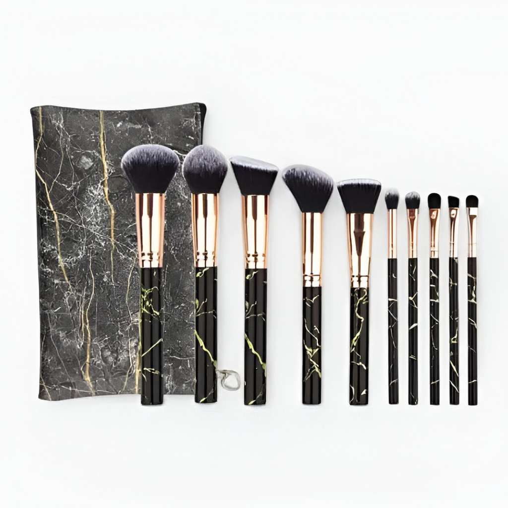 NECESER CON KIT DE BROCHAS X10